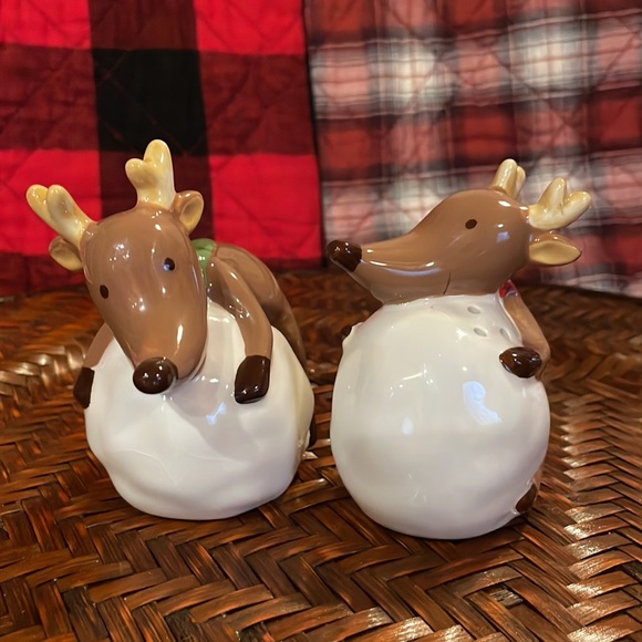 Reindeer salt and pepper shakers - Picture 1 of 10